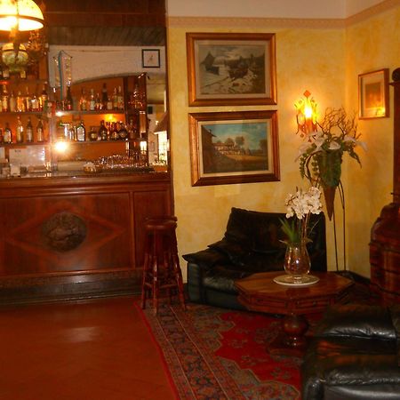 Hotel Il Rustichello Лонато Экстерьер фото