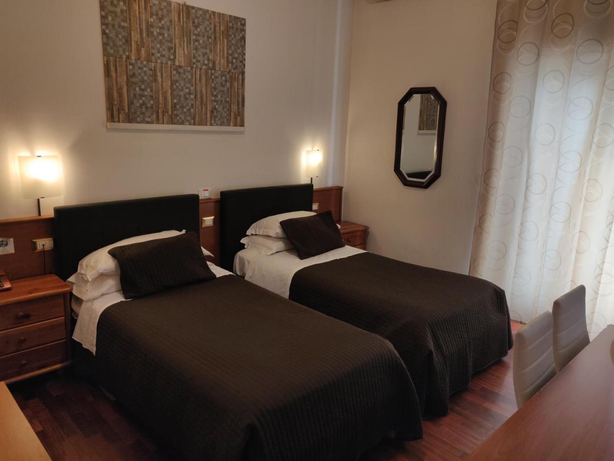 Hotel Il Rustichello Лонато Экстерьер фото