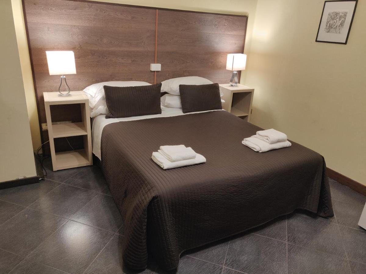 Hotel Il Rustichello Лонато Экстерьер фото