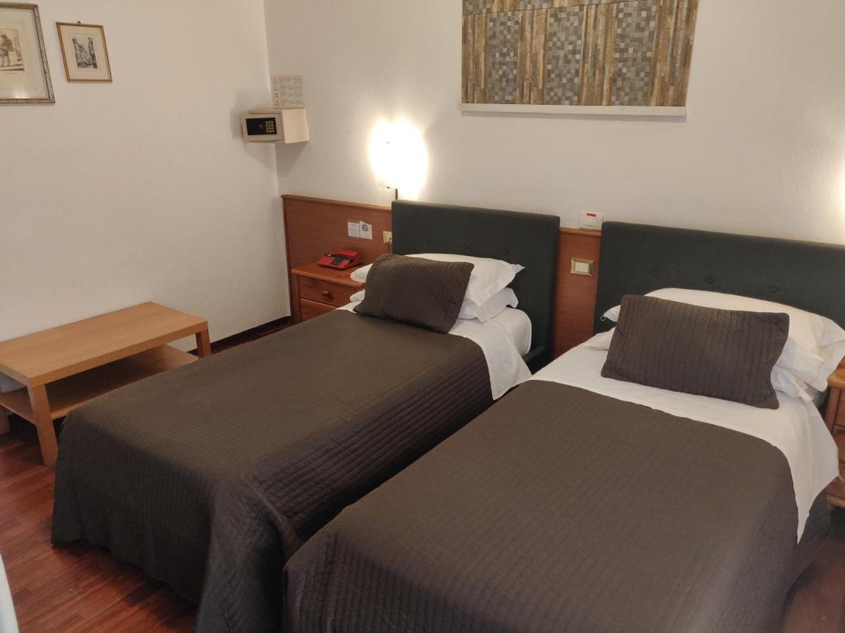 Hotel Il Rustichello Лонато Экстерьер фото