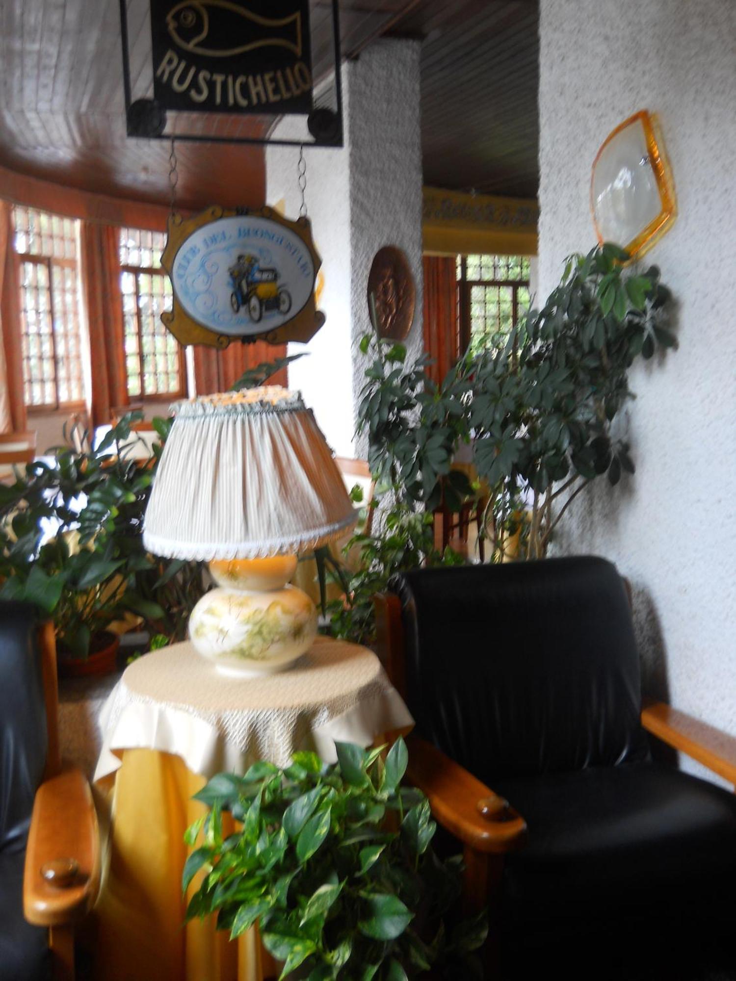 Hotel Il Rustichello Лонато Экстерьер фото
