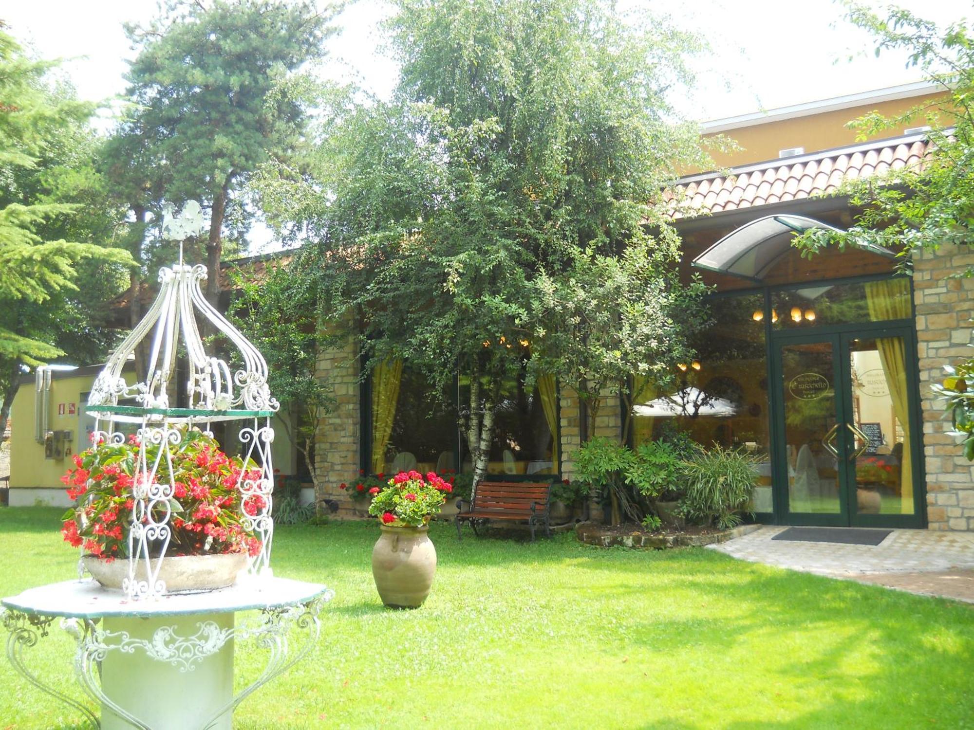 Hotel Il Rustichello Лонато Экстерьер фото