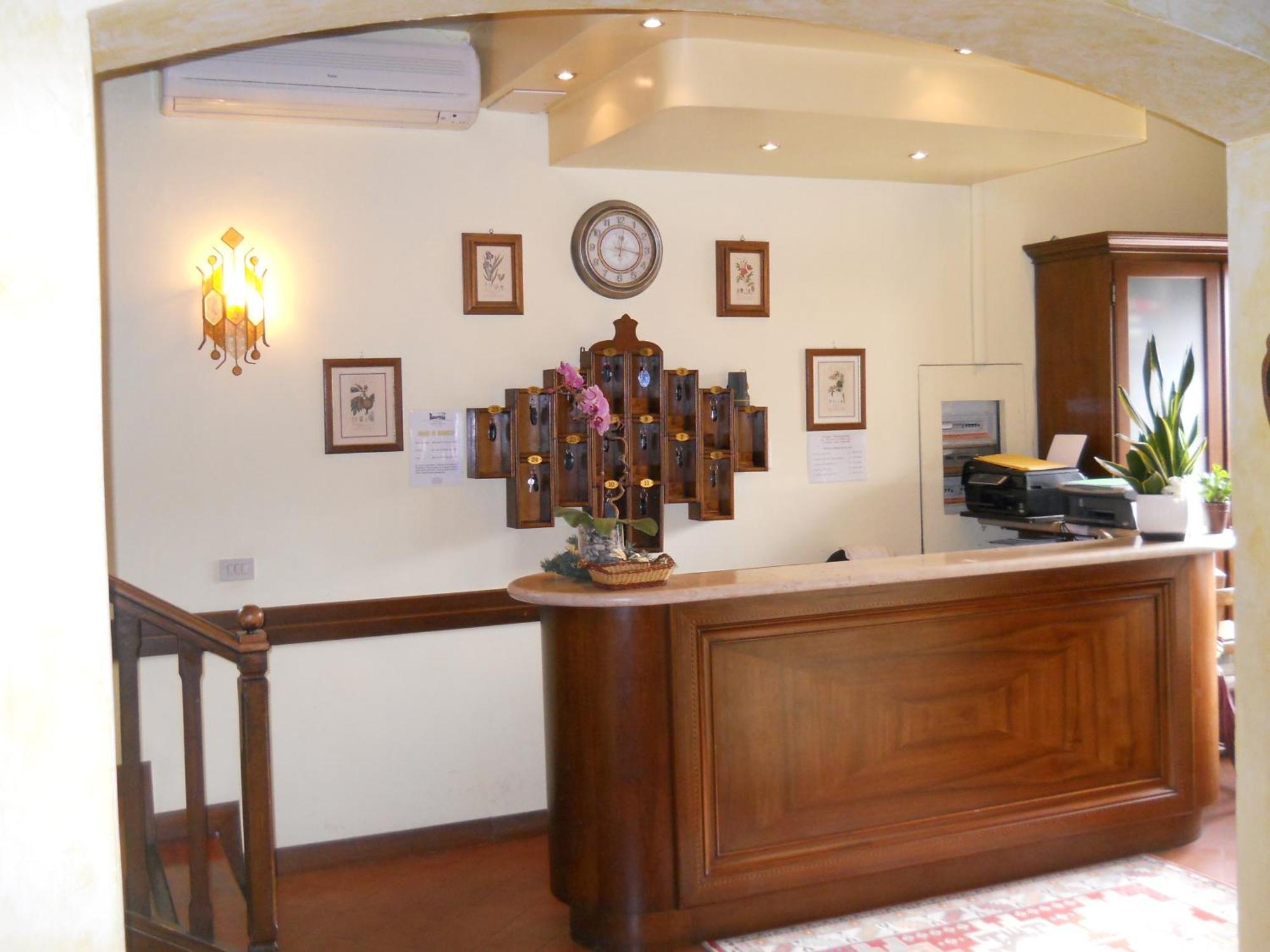 Hotel Il Rustichello Лонато Экстерьер фото