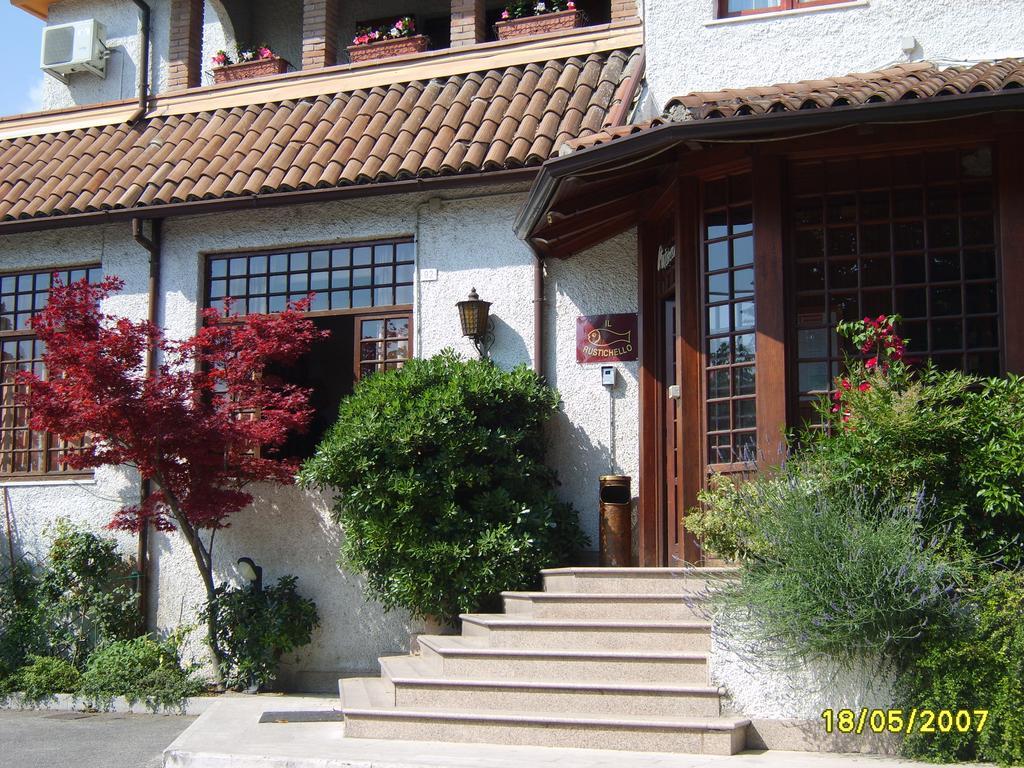 Hotel Il Rustichello Лонато Экстерьер фото