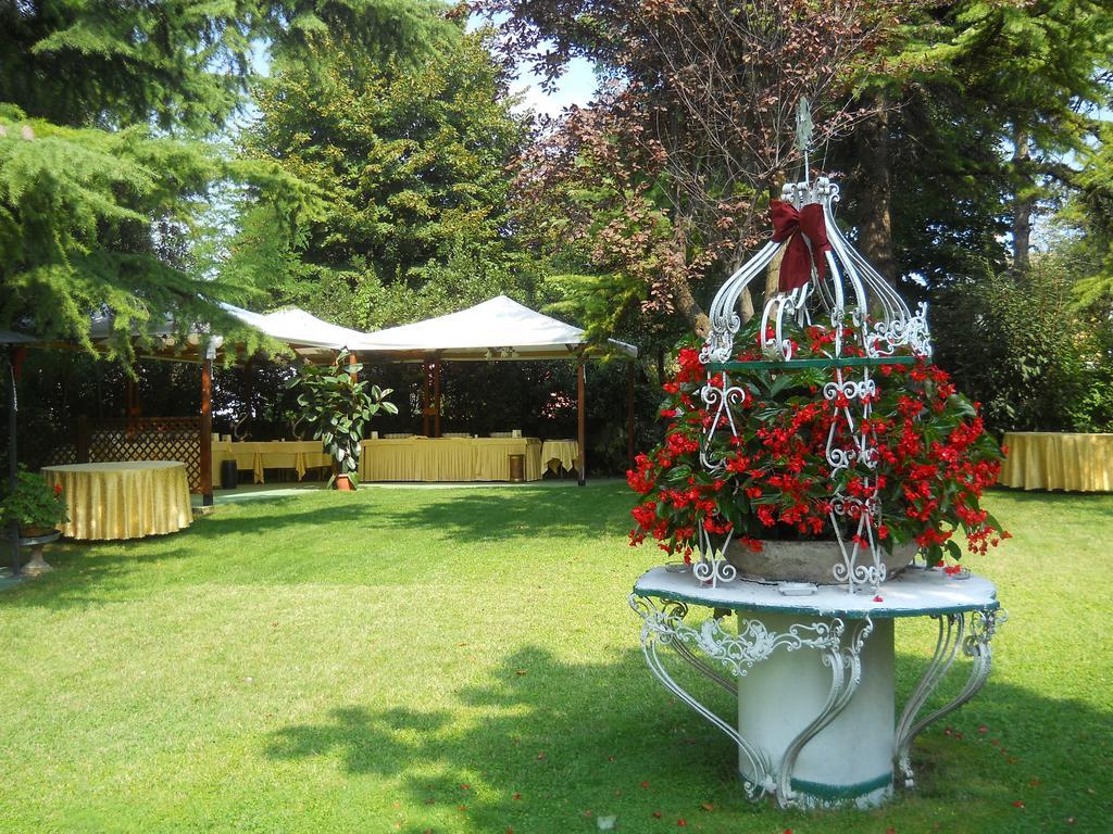 Hotel Il Rustichello Лонато Экстерьер фото