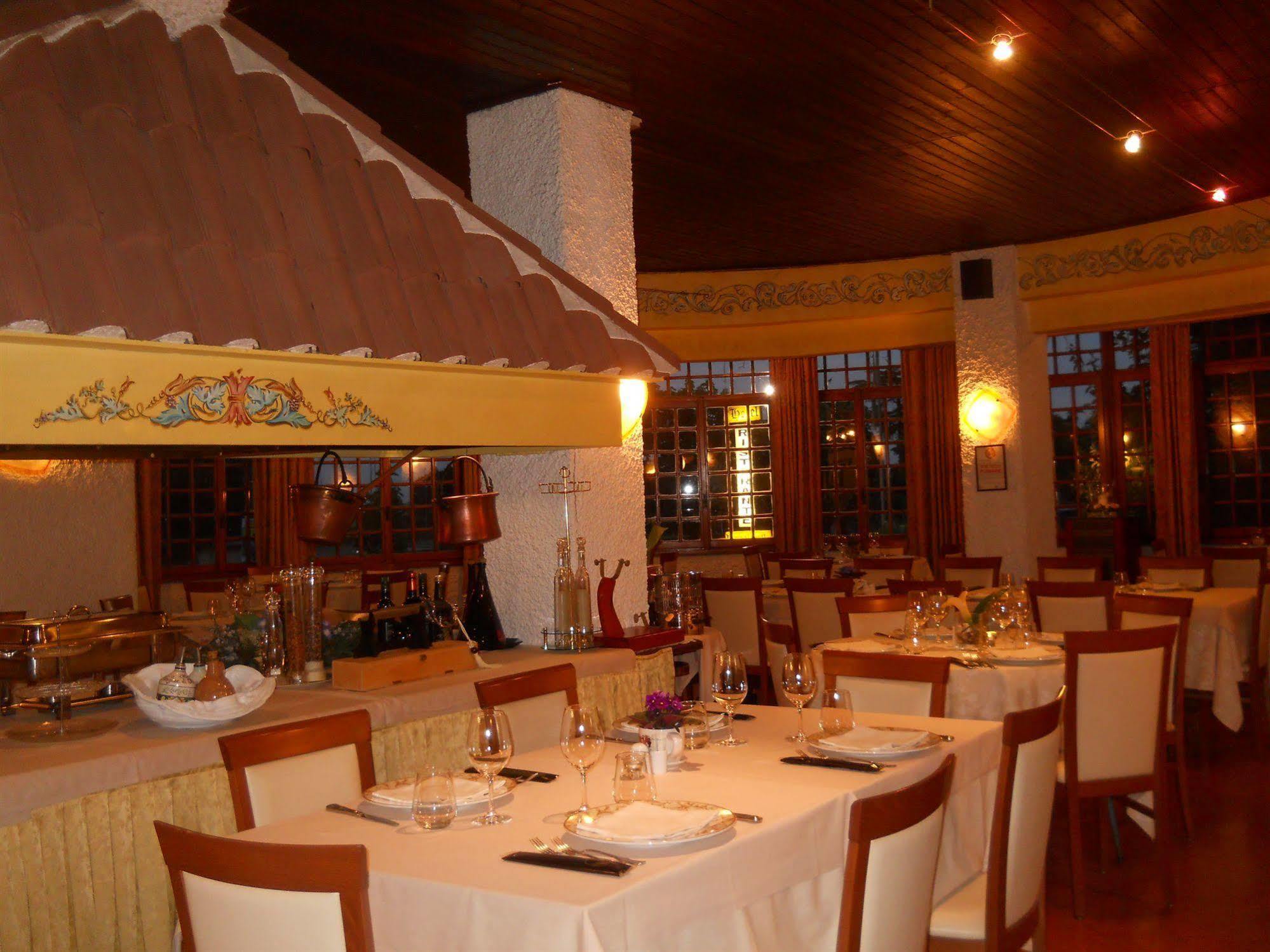 Hotel Il Rustichello Лонато Экстерьер фото
