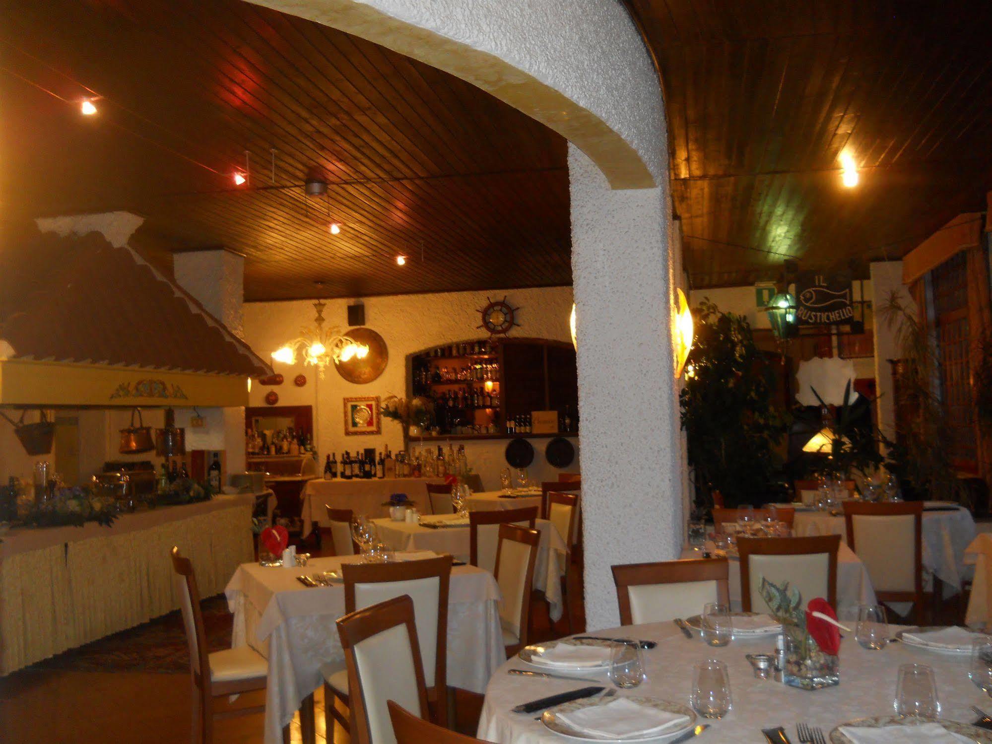 Hotel Il Rustichello Лонато Экстерьер фото
