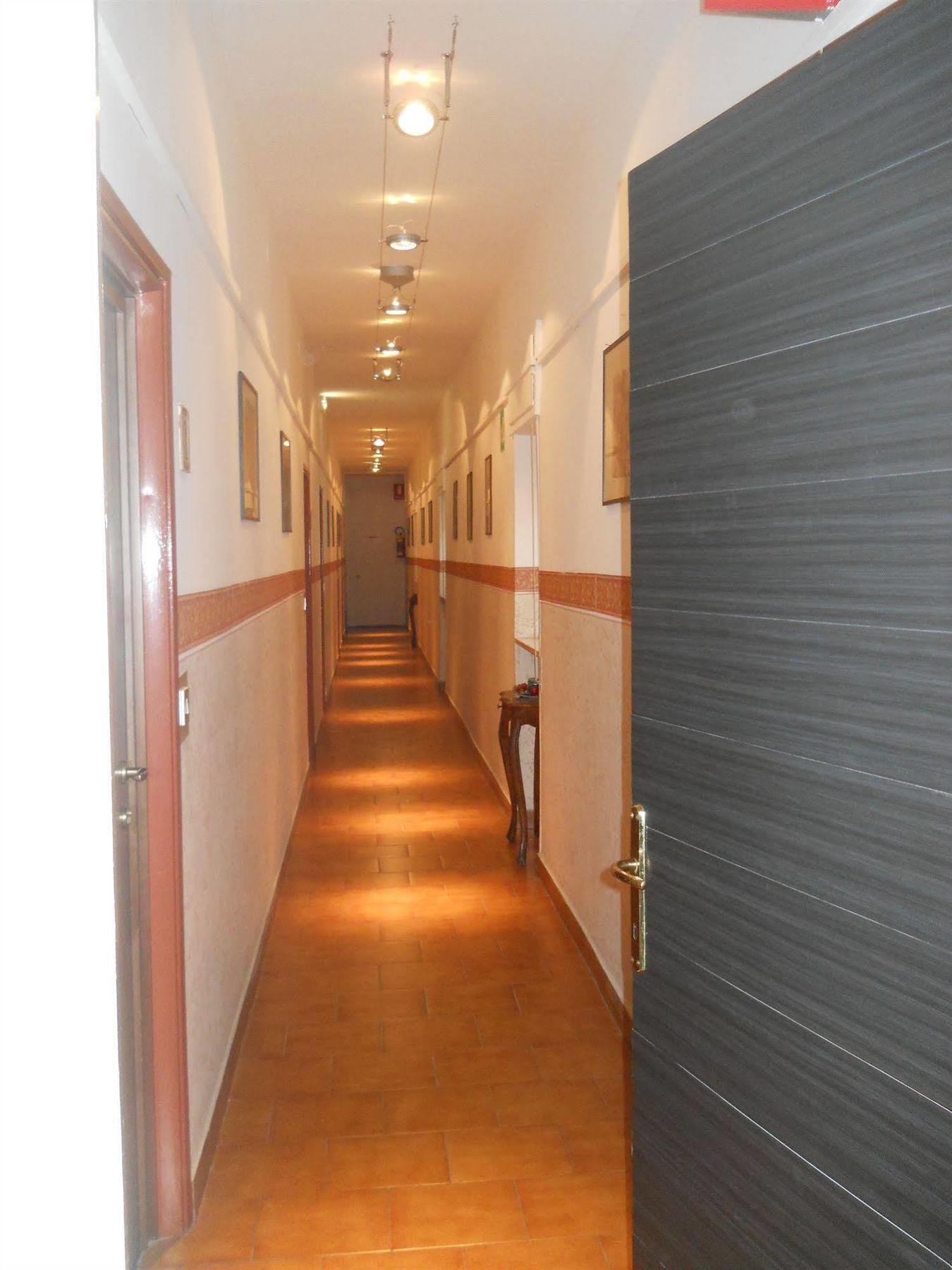 Hotel Il Rustichello Лонато Экстерьер фото